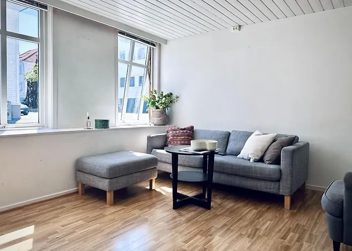Supersentralt, Lyst Og Romslig Lägenhet